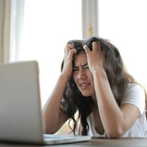 Reducir el estrés y el agotamiento de los cuidadores-educadores
